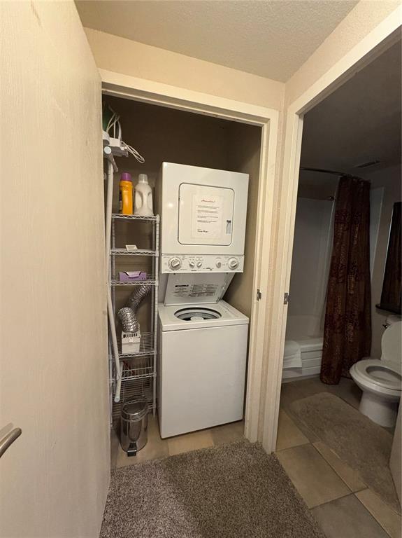 Image 8 of 13: Laundry