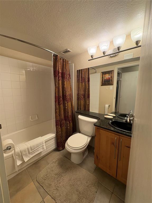 Image 9 of 13: Bathroom