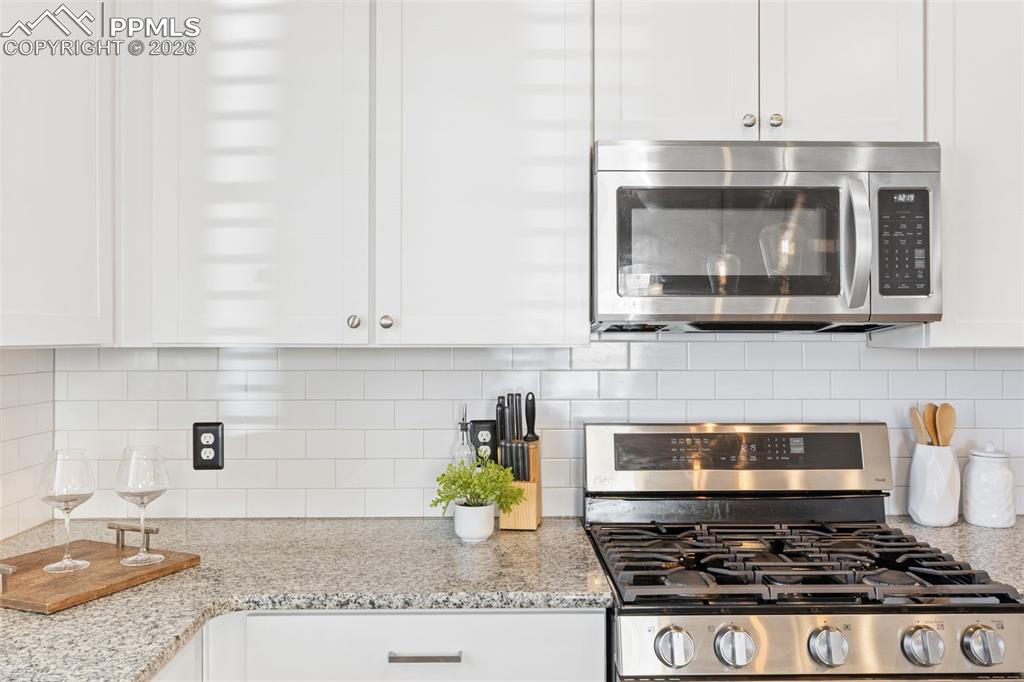 Image 12 of 28: Kitchen