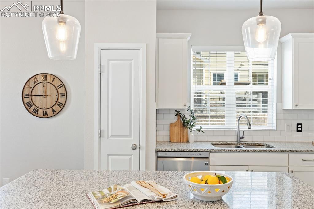 Image 13 of 28: Kitchen