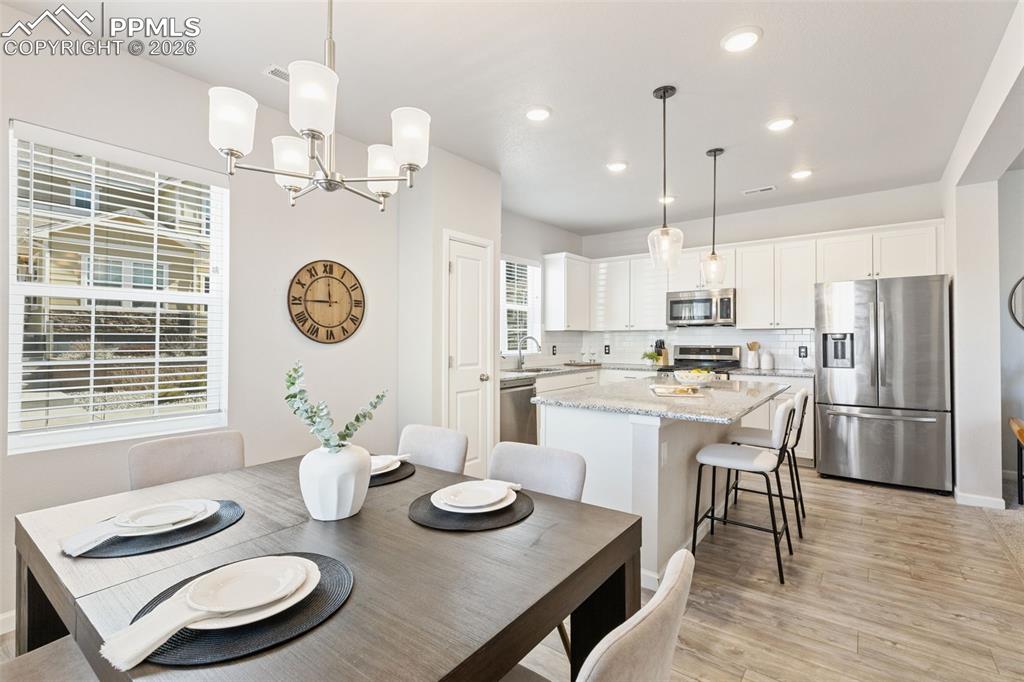 Image 15 of 28: Dining Area