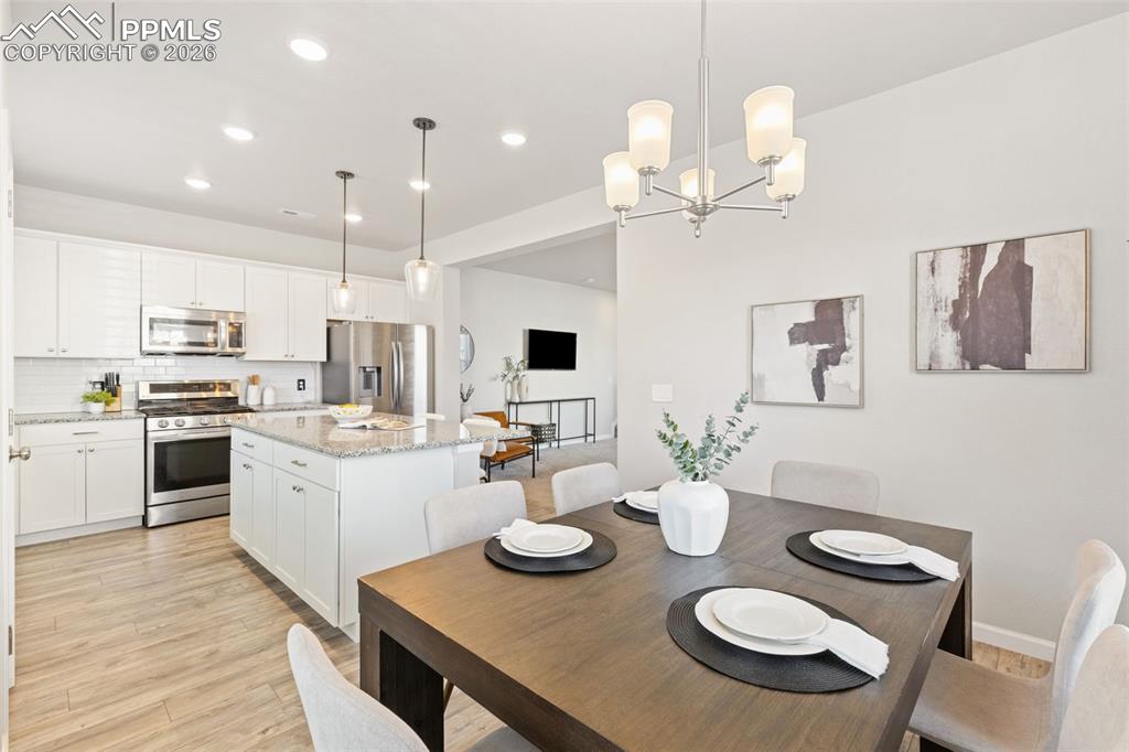 Image 16 of 28: Dining Area