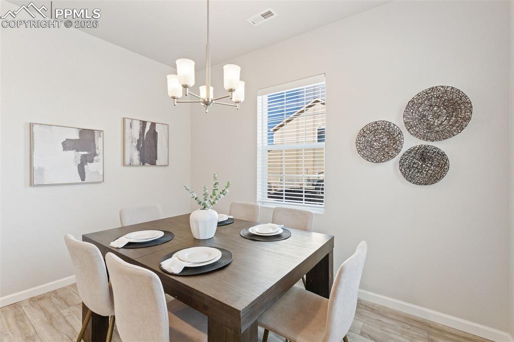 Image 17 of 28: Dining Area