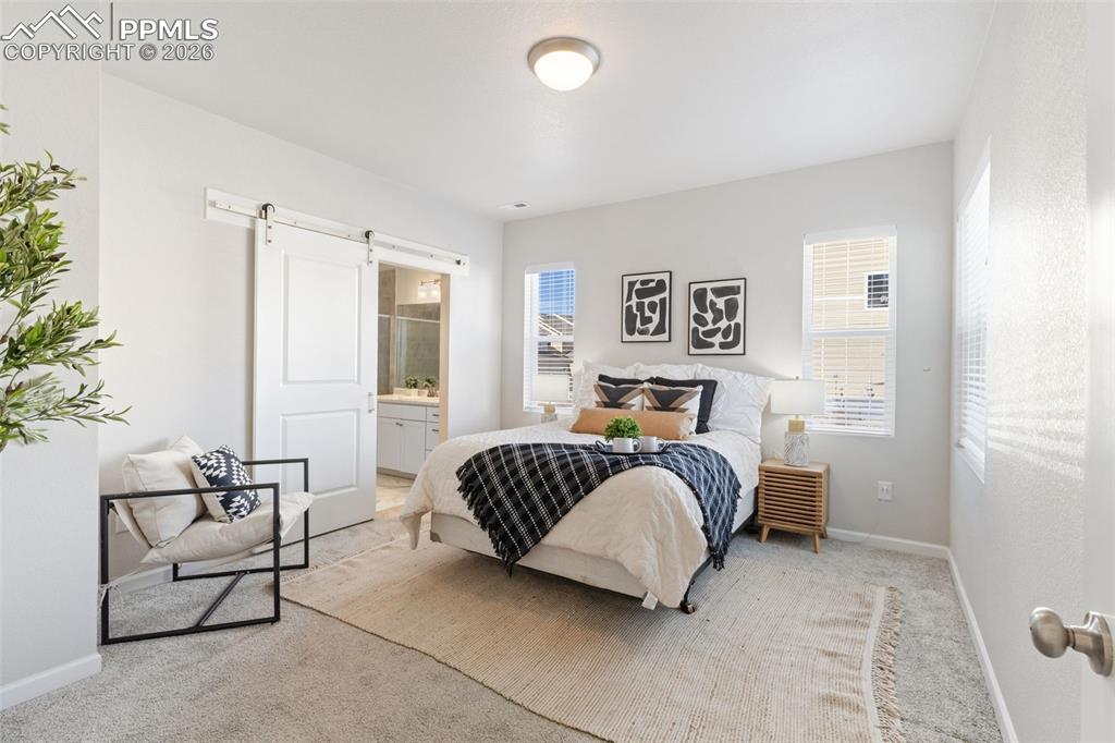 Image 18 of 28: Bedroom