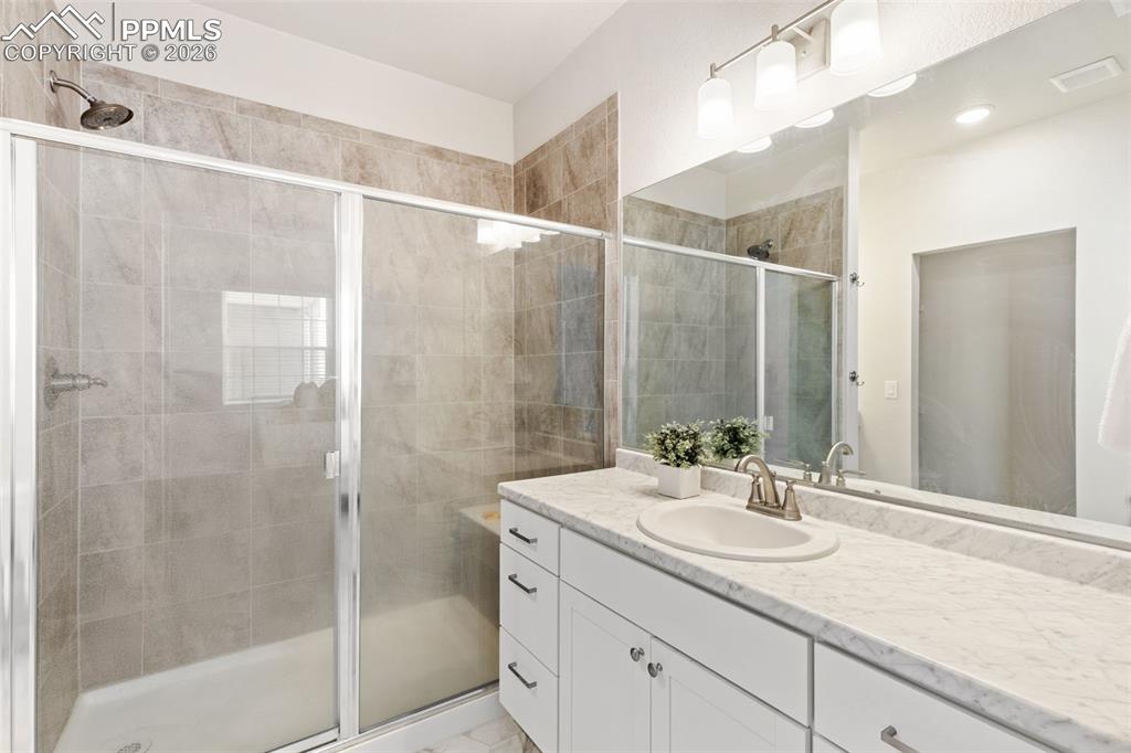 Image 21 of 28: Bathroom