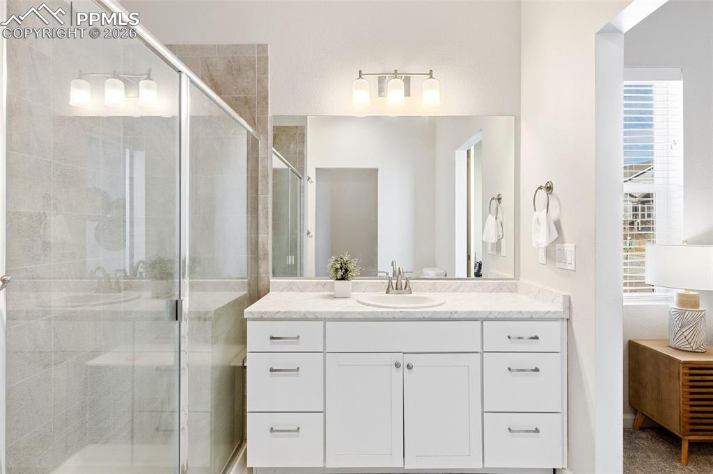 Image 22 of 28: Bathroom