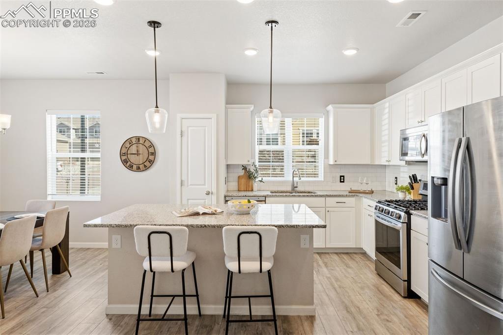 Image 9 of 28: Kitchen