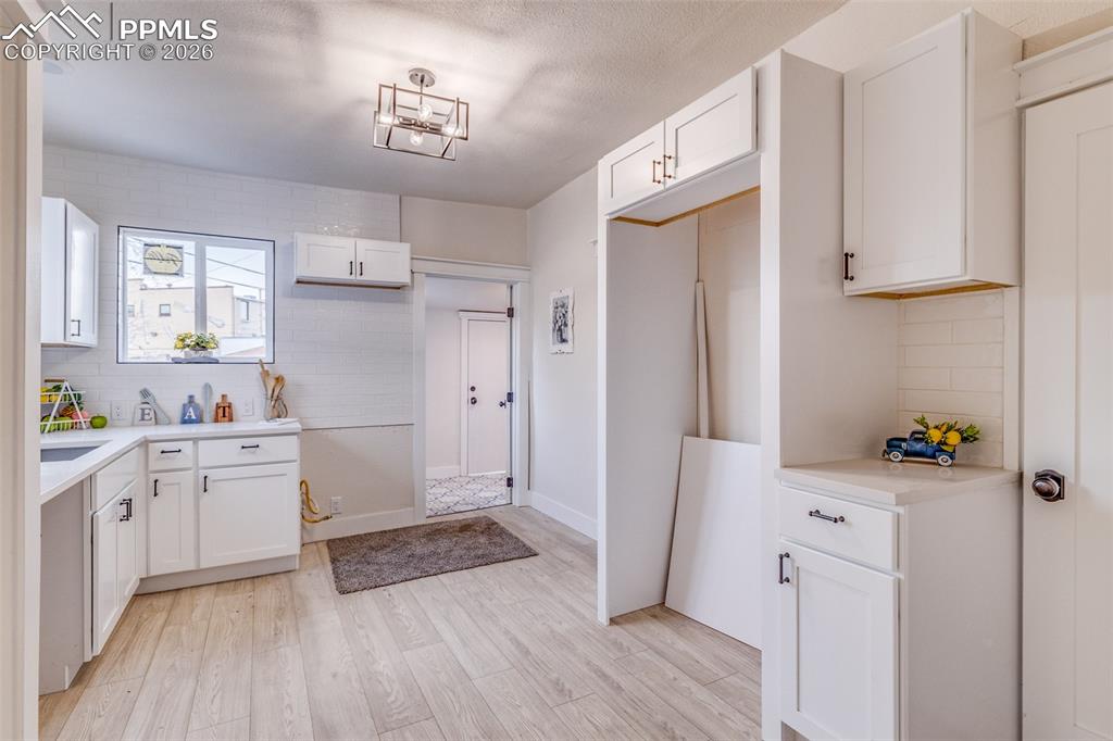 Image 10 of 22: Kitchen