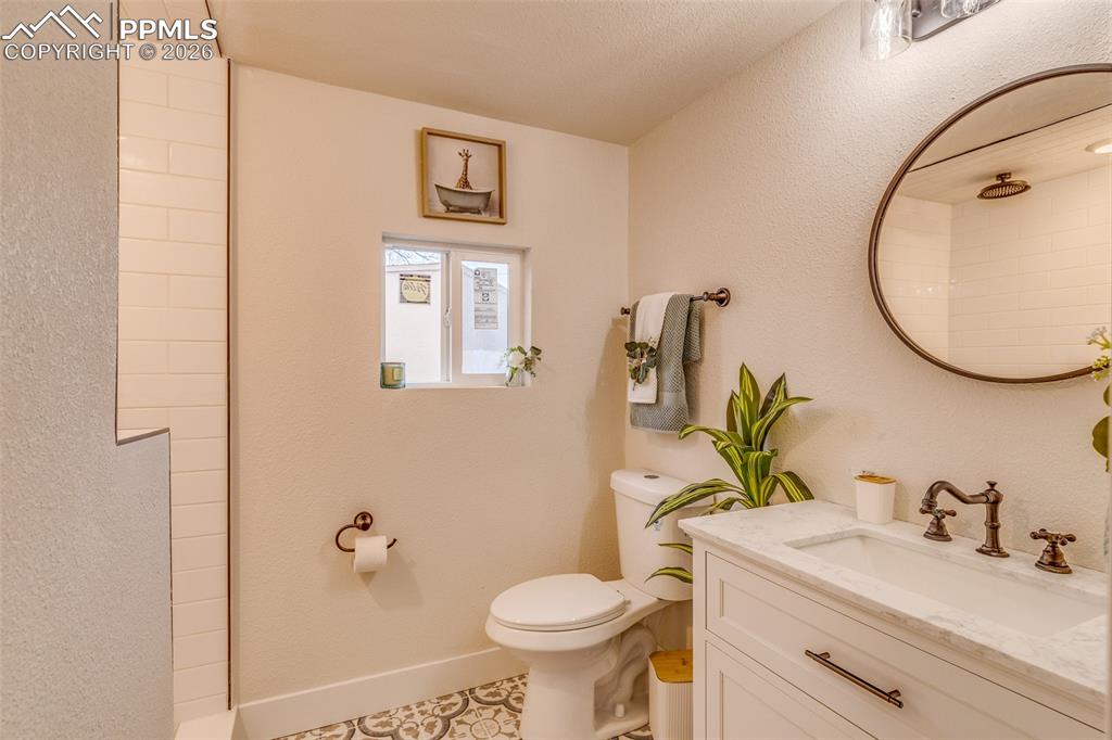 Image 16 of 22: Bathroom