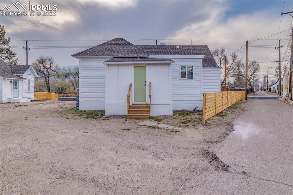 Image 21 of 22: Back of Structure