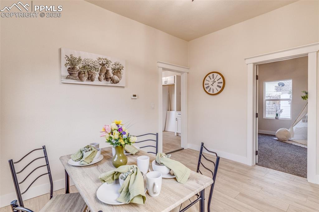 Image 8 of 22: Dining Area