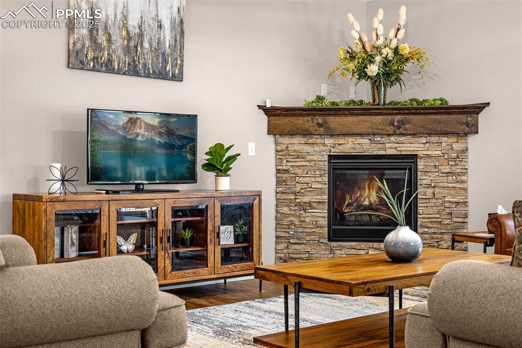 Image 6 of 36: Living Room