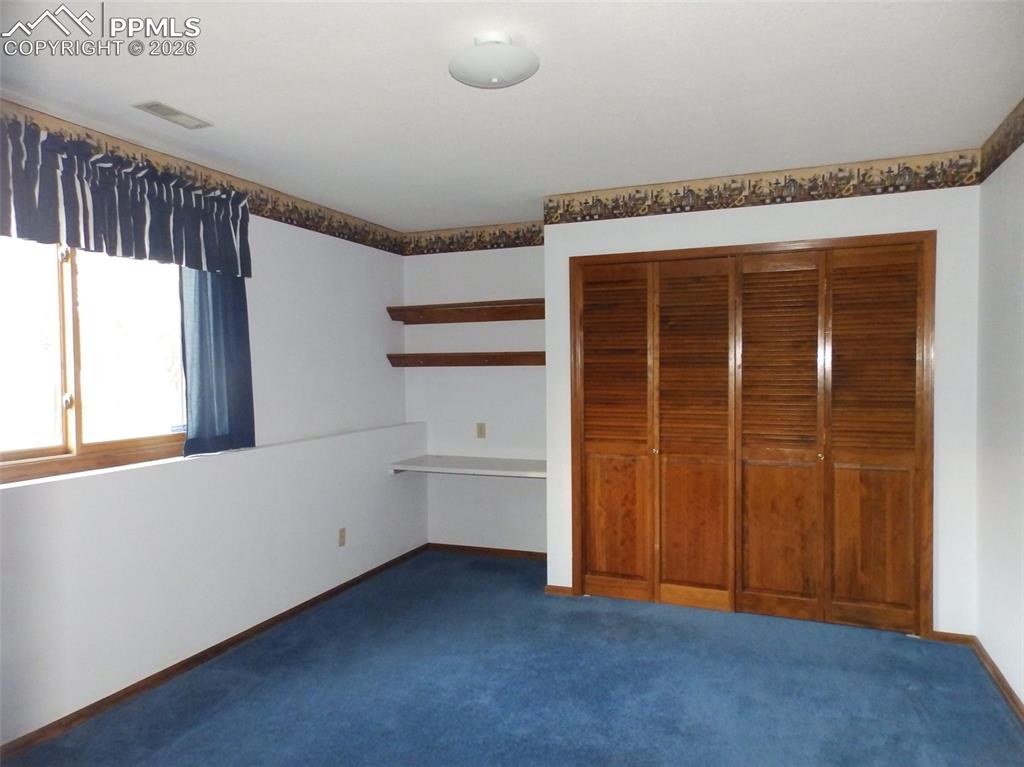 Image 15 of 17: Bedroom