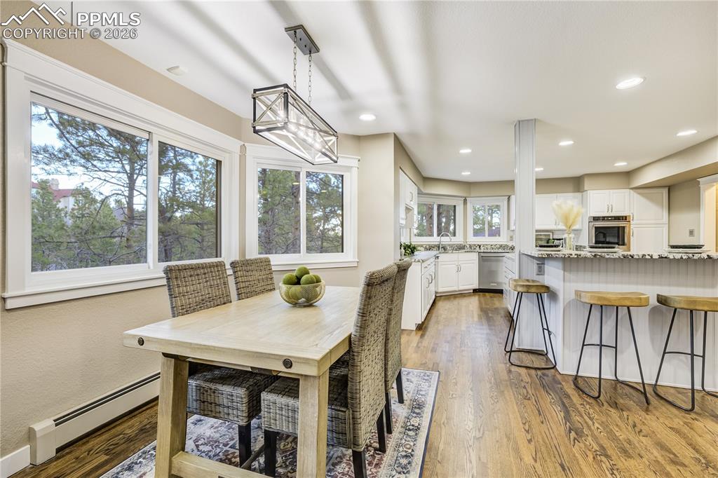 Image 10 of 50: Dining Area