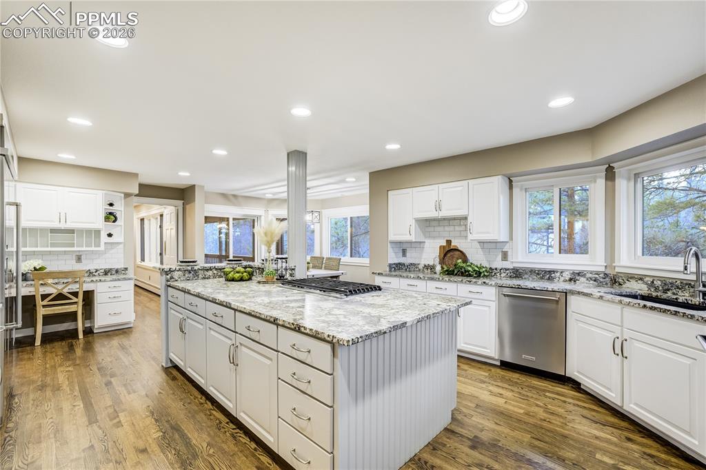 Image 11 of 50: Kitchen