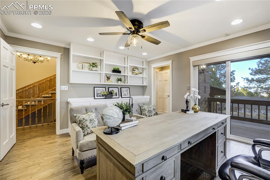 Image 17 of 50: Office