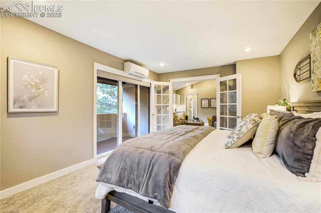 Image 22 of 50: Bedroom