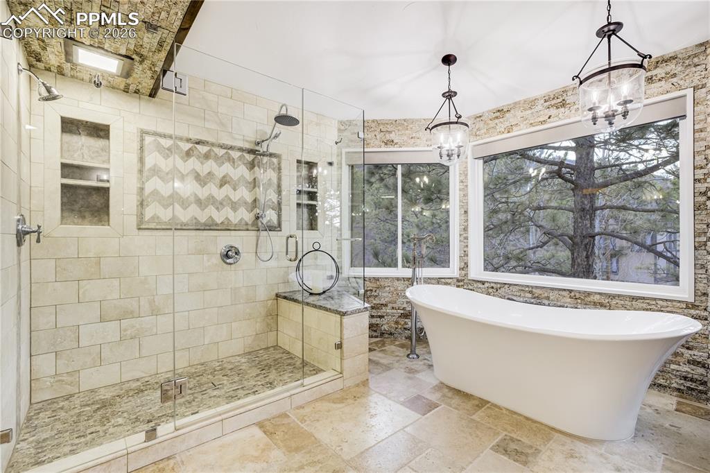 Image 26 of 50: Bathroom