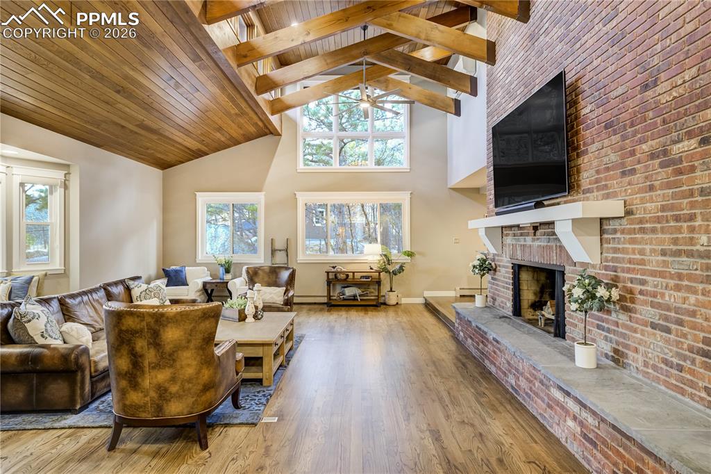 Image 3 of 50: Living Room