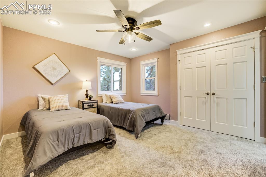 Image 31 of 50: Bedroom