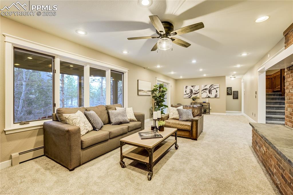 Image 35 of 50: Living Room