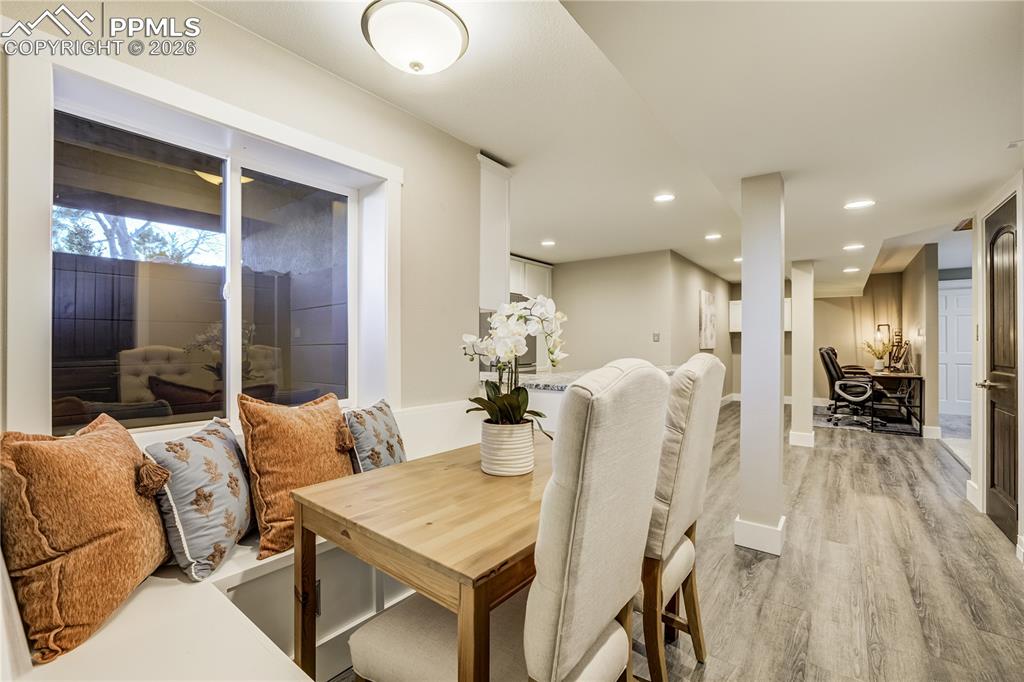 Image 40 of 50: Dining Area