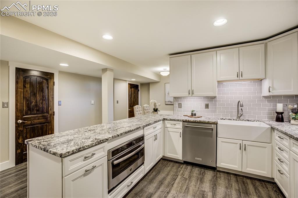 Image 41 of 50: Kitchen