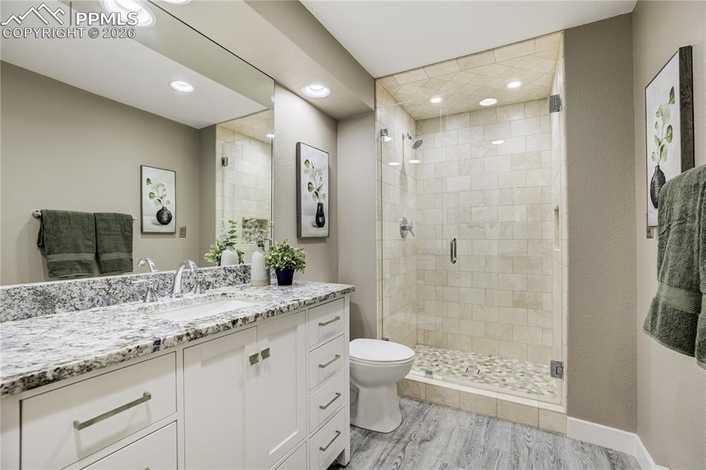 Image 44 of 50: Bathroom