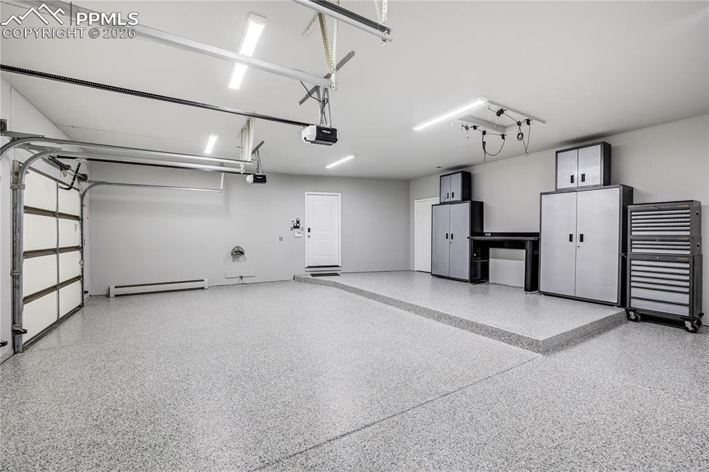 Image 47 of 50: Garage