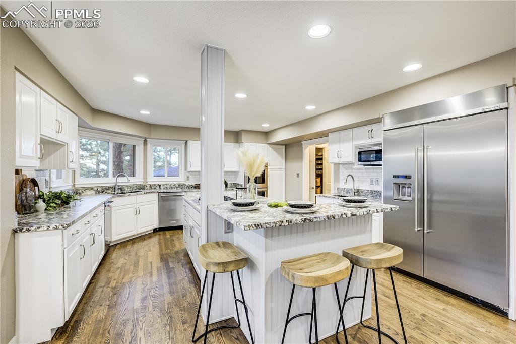 Image 9 of 50: Kitchen