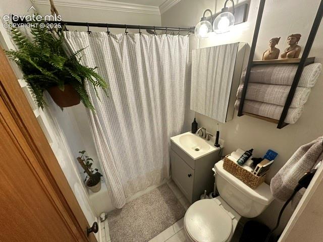 Image 13 of 16: Bathroom