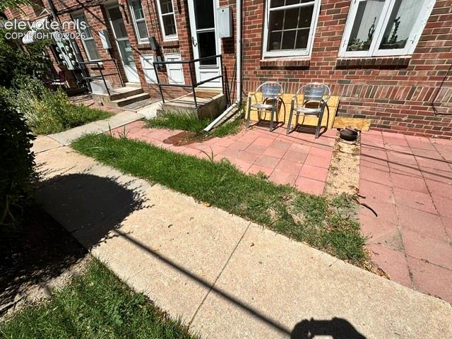 Image 15 of 16: Patio