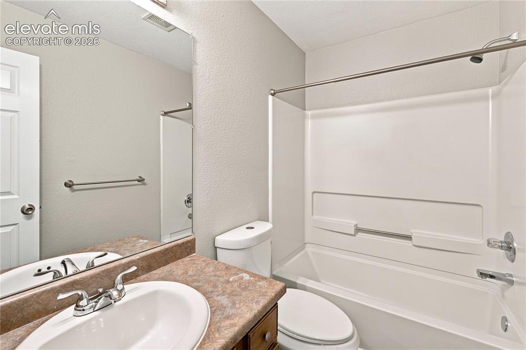 Image 11 of 46: Bathroom
