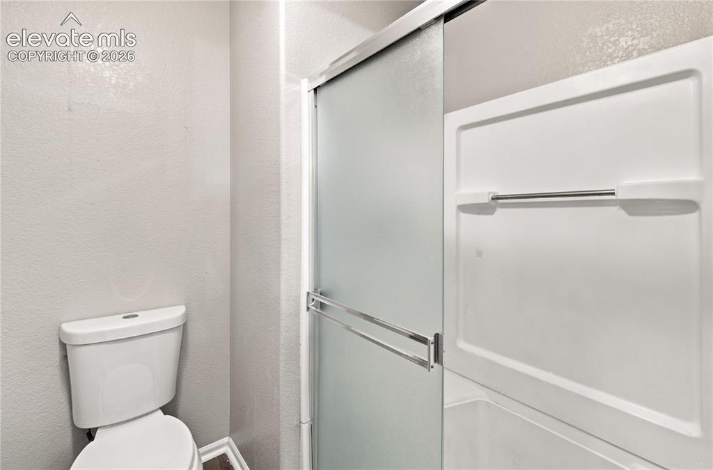 Image 20 of 46: Bathroom
