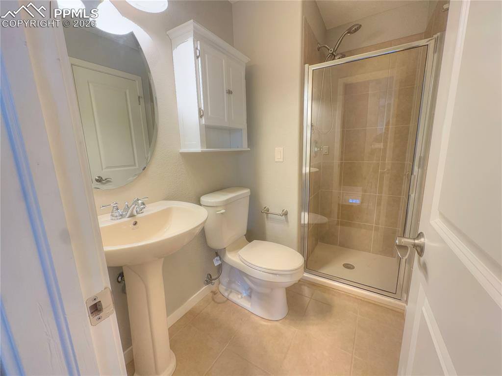 Image 19 of 38: Bathroom