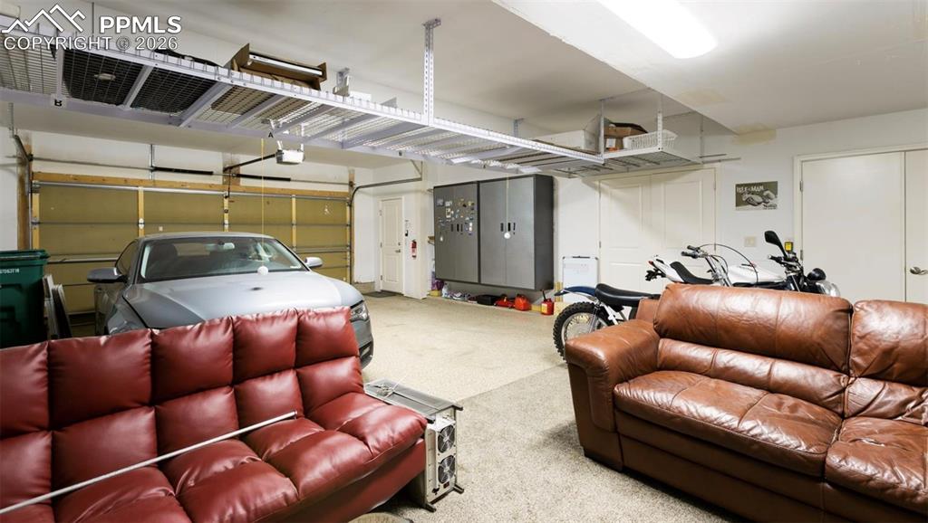 Image 41 of 46: Garage