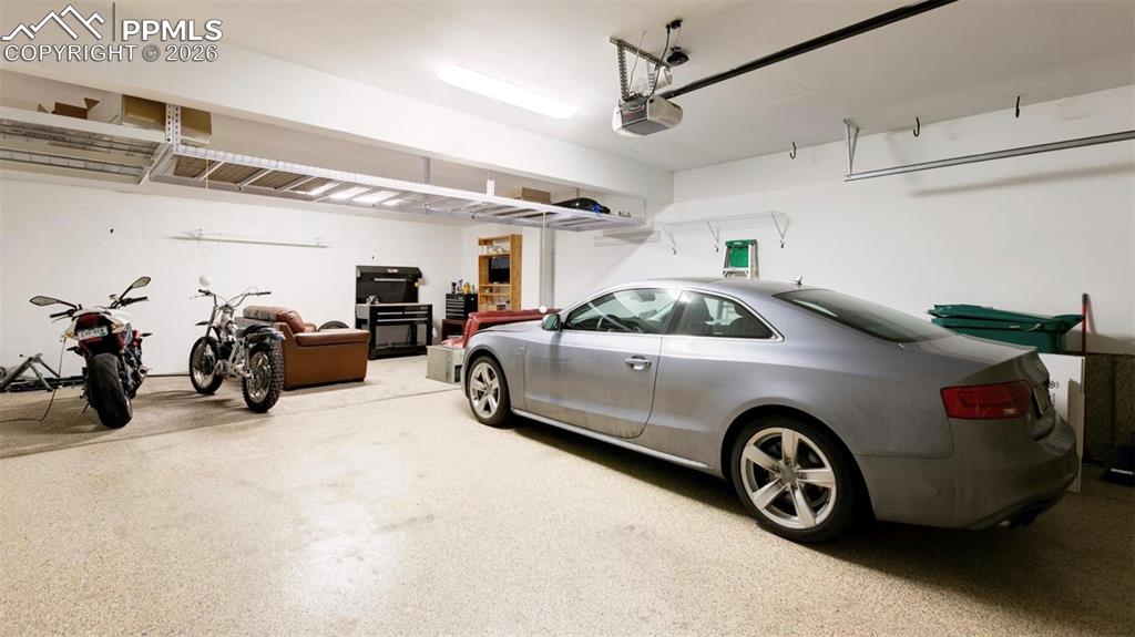 Image 42 of 46: Garage