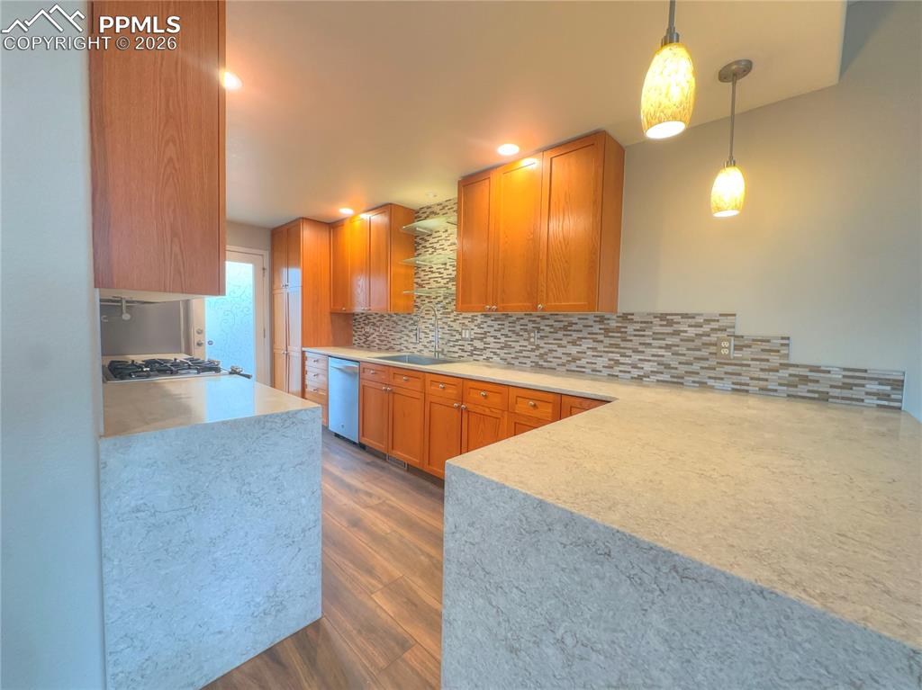 Image 9 of 38: Kitchen