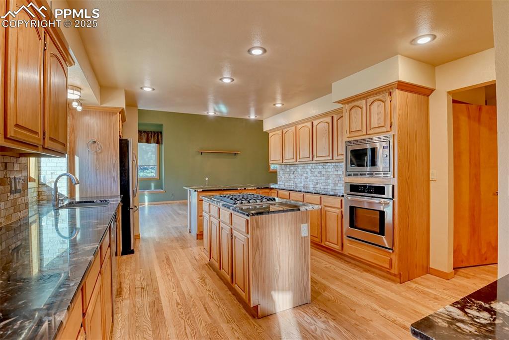 Image 5 of 23: The gas cooktop that you have always wanted