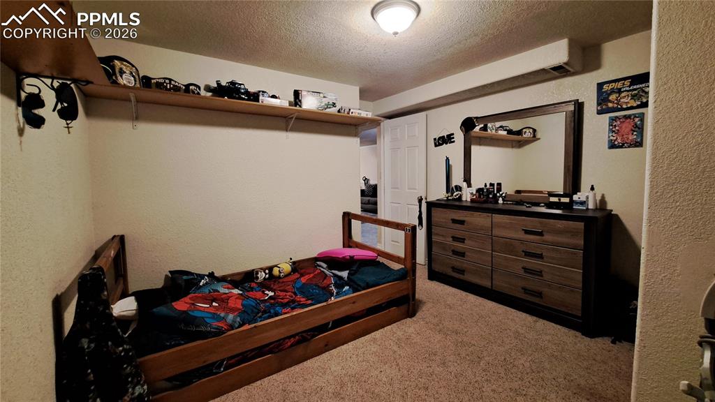 Image 21 of 29: Bedroom