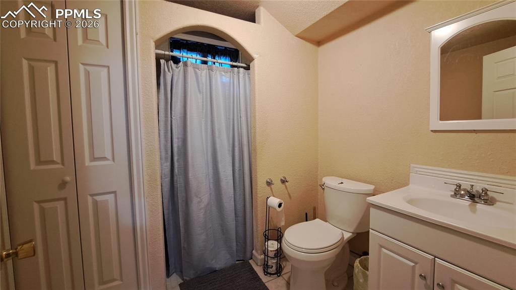 Image 22 of 29: Bathroom