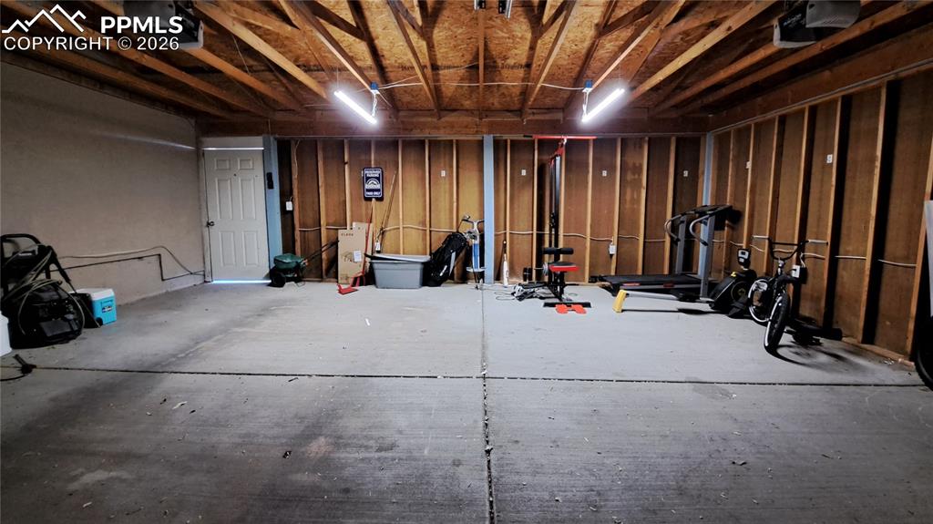 Image 29 of 29: 2 car garage