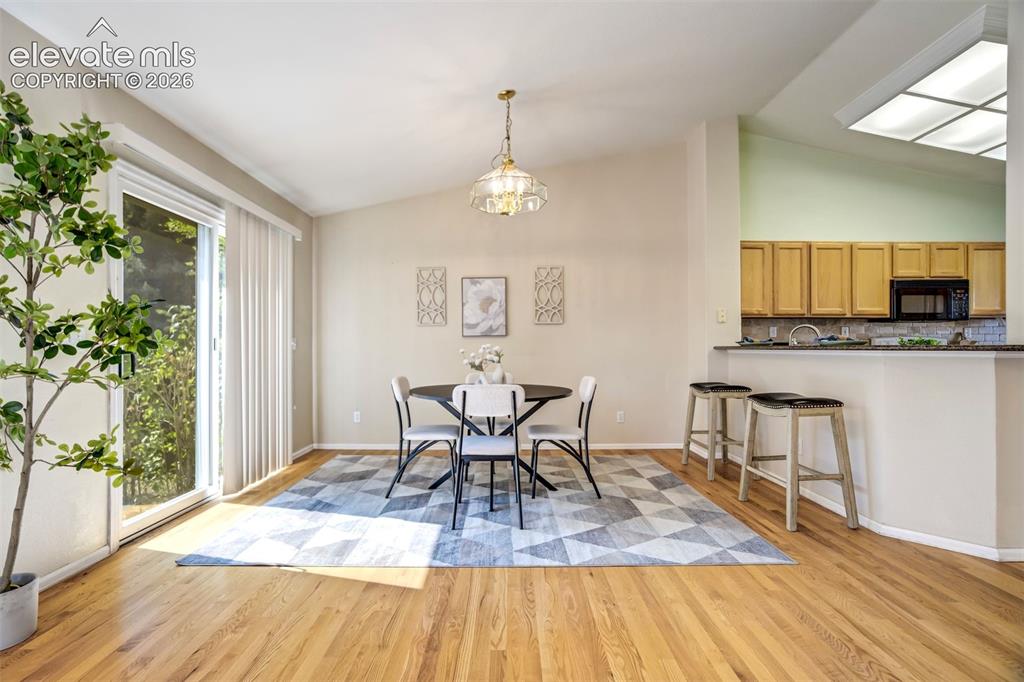 Image 17 of 50: Dining Area