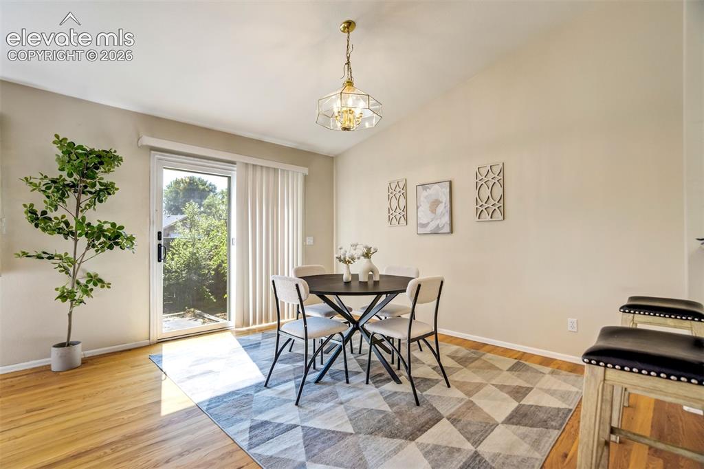 Image 18 of 50: Dining Area