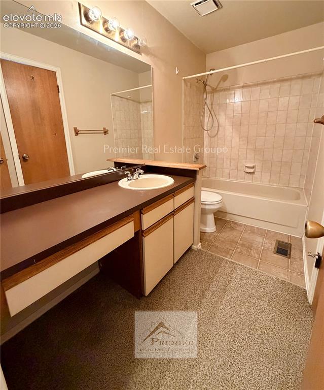 Image 12 of 17: Bathroom