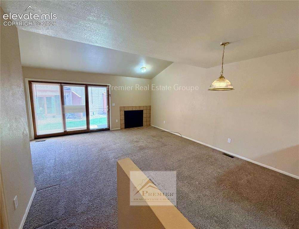 Image 5 of 17: Living Room
