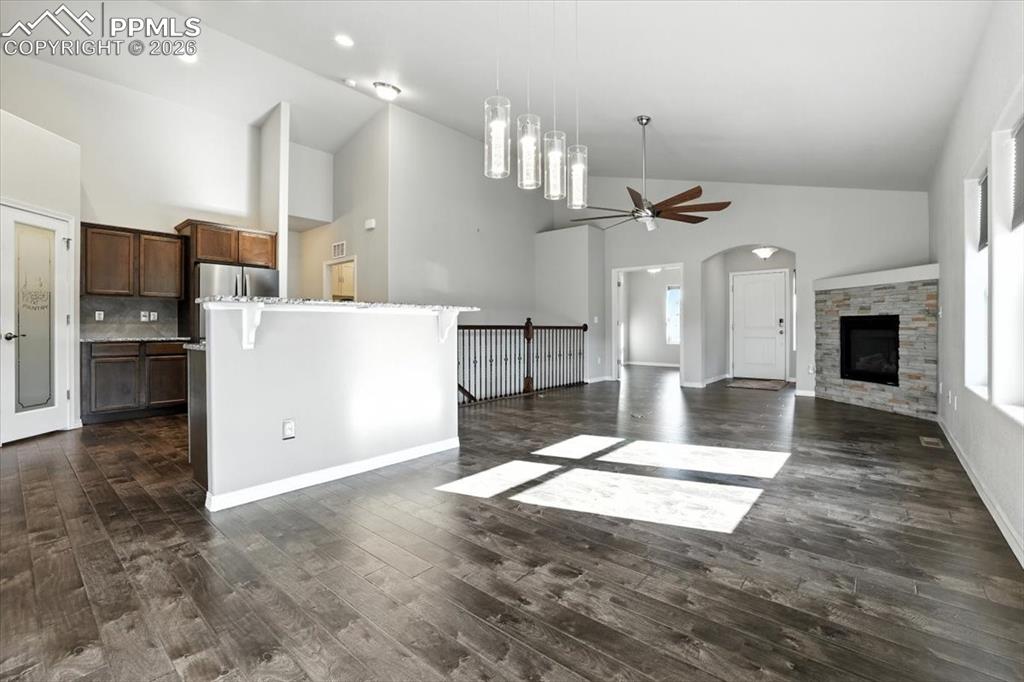 Image 10 of 49: Dining Area