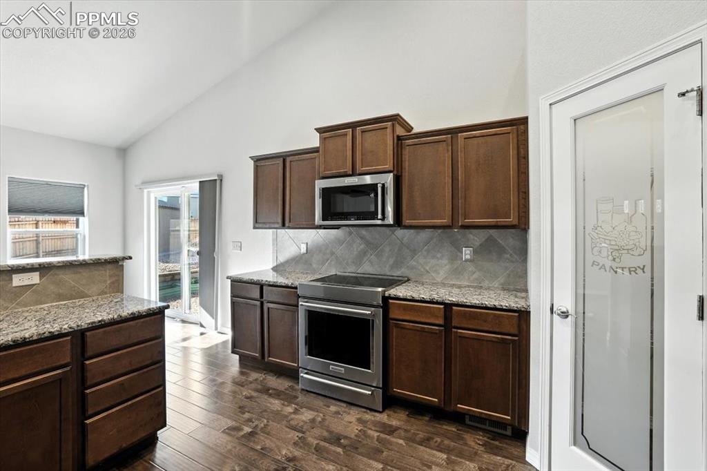 Image 12 of 49: Kitchen