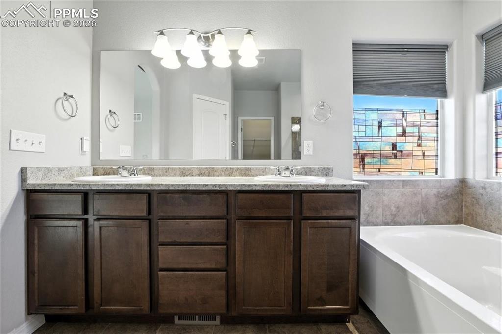 Image 24 of 49: Bathroom