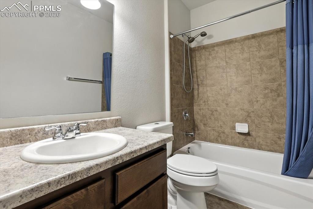 Image 27 of 49: Bathroom